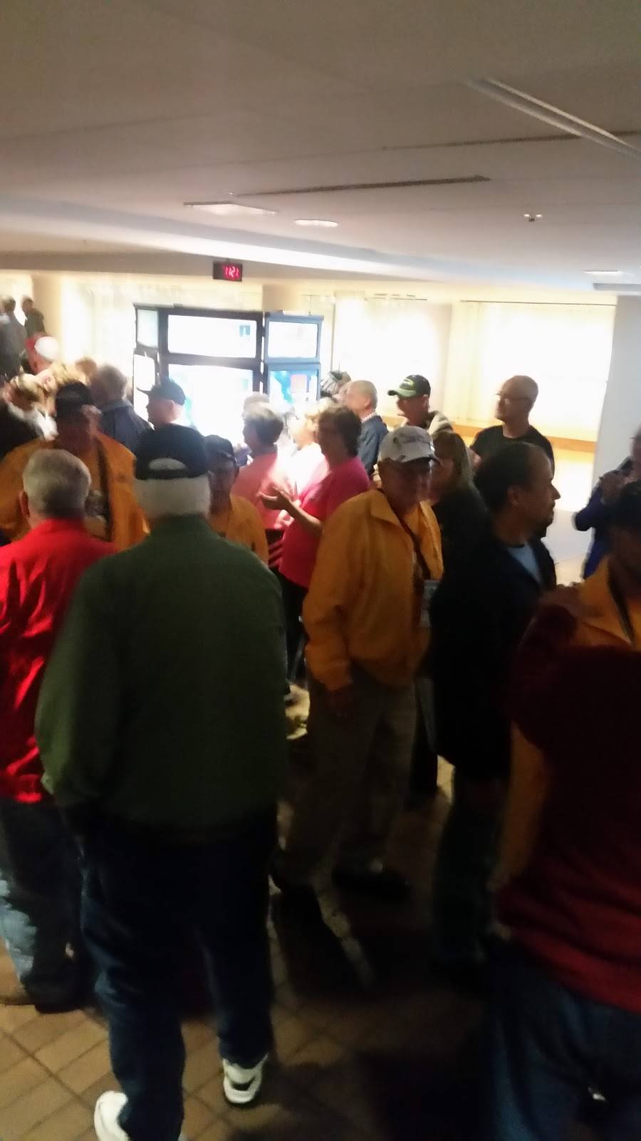 Air Host | restaurant | 2200 69th Ave, Moline, IL 61265, USA | 3097620109 OR +1 309-762-0109