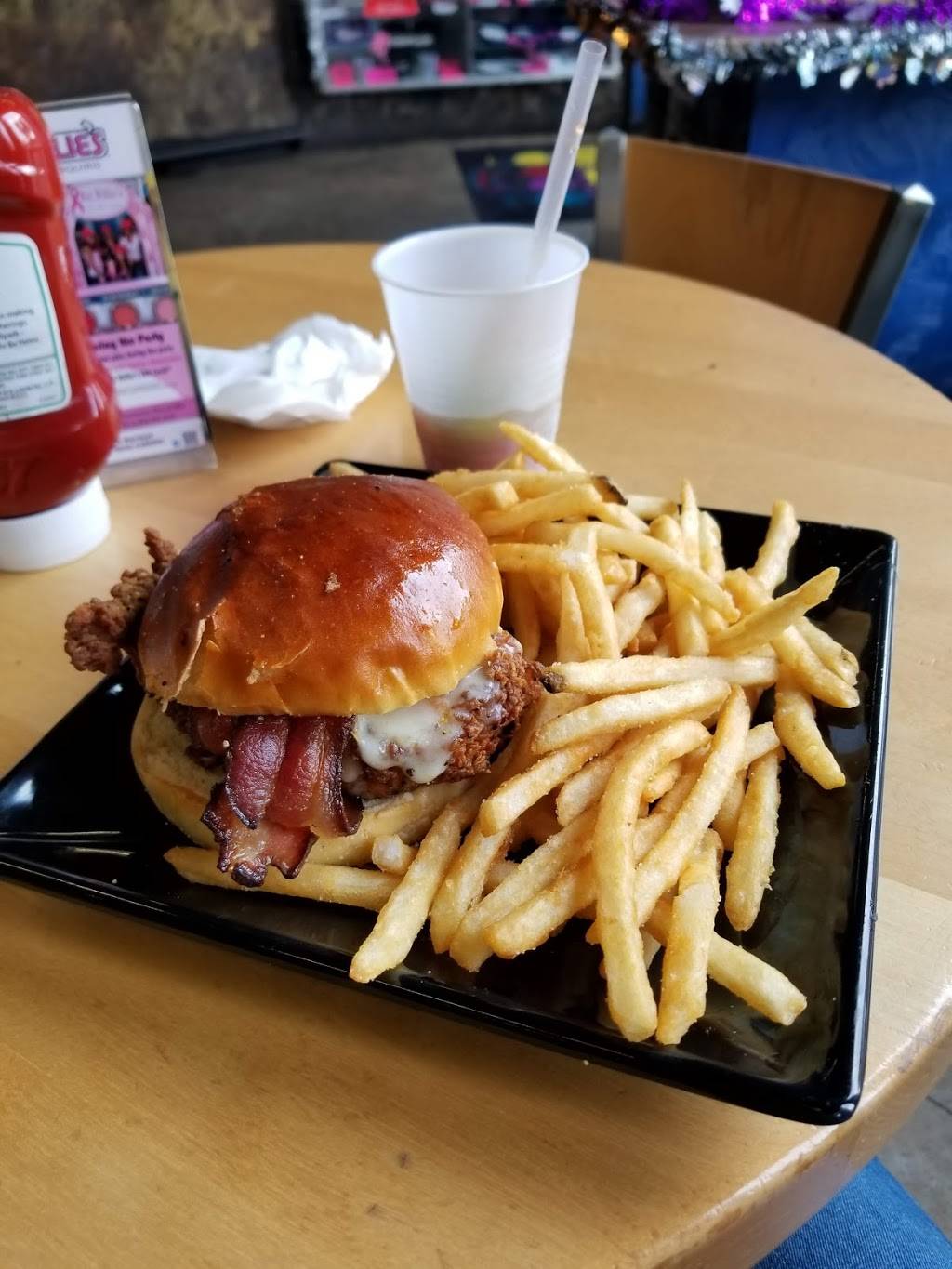 Wet Willies | restaurant | 209 Beale St, Memphis, TN 38103, USA | 9015785650 OR +1 901-578-5650