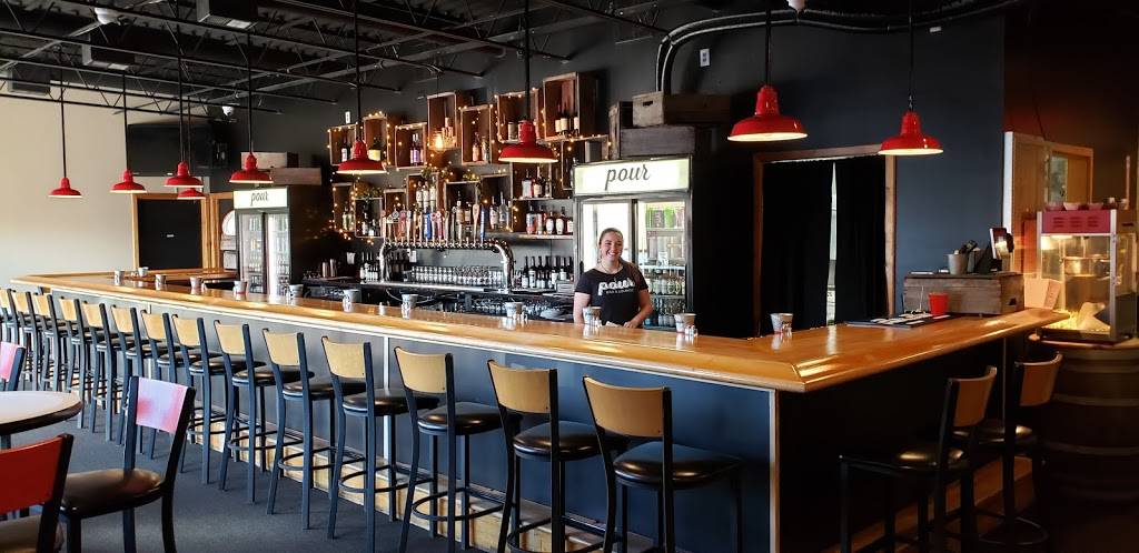 Pour Bar & Lounge | night club | 485 Springfield St, Feeding Hills, MA 01030, USA | 4132099934 OR +1 413-209-9934