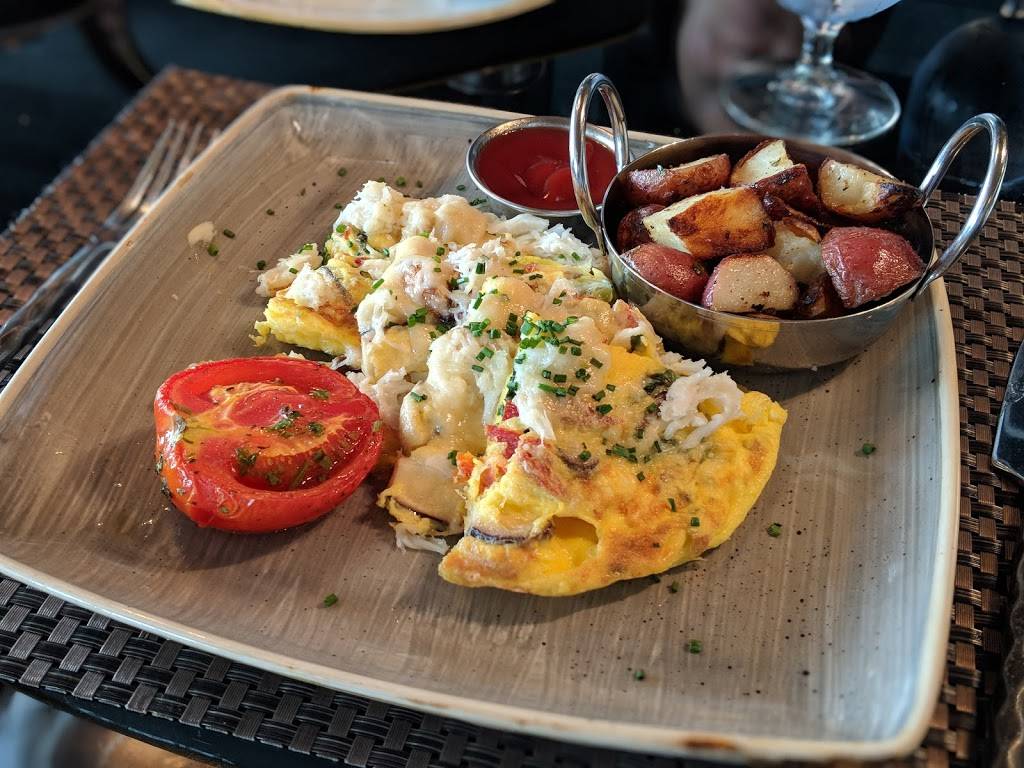 Six Seven restaurant | restaurant | 2411 Alaskan Way, Seattle, WA 98121, USA | 2062694575 OR +1 206-269-4575