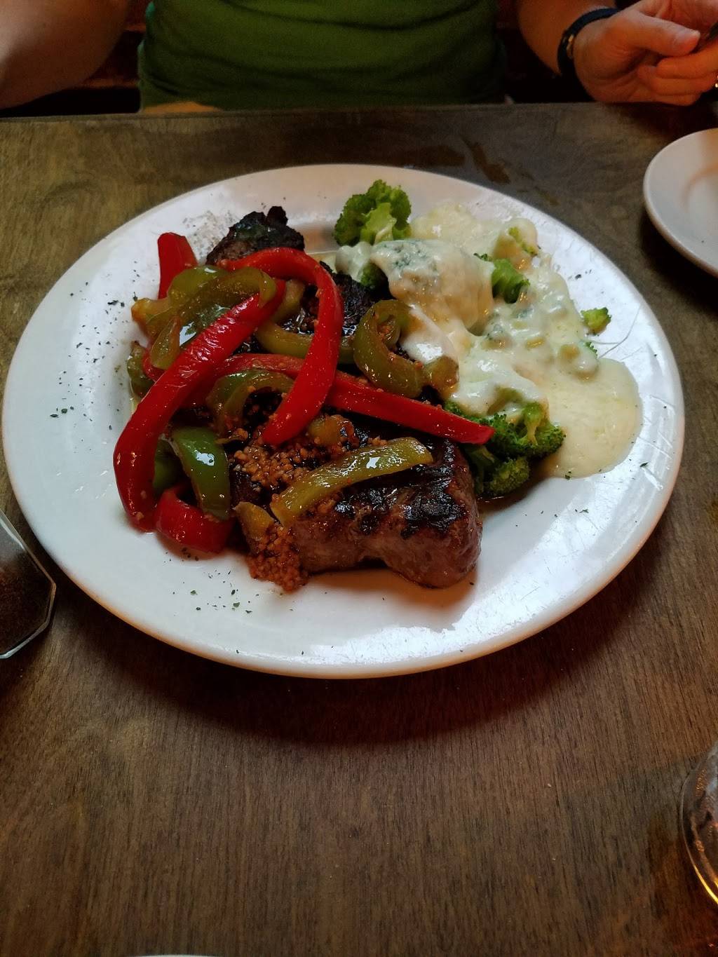 Olde Colonial Cafe | cafe | 171 Nahatan St, Norwood, MA 02062, USA | 7817690323 OR +1 781-769-0323