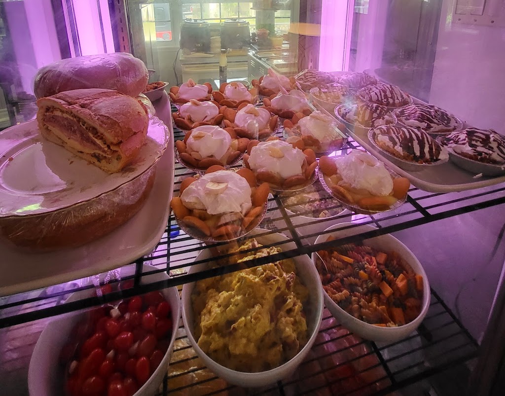 Sadies Corner Kitchen | restaurant | 353 NE 2nd St, Crystal River, FL 34429, USA | 3527943857 OR +1 352-794-3857