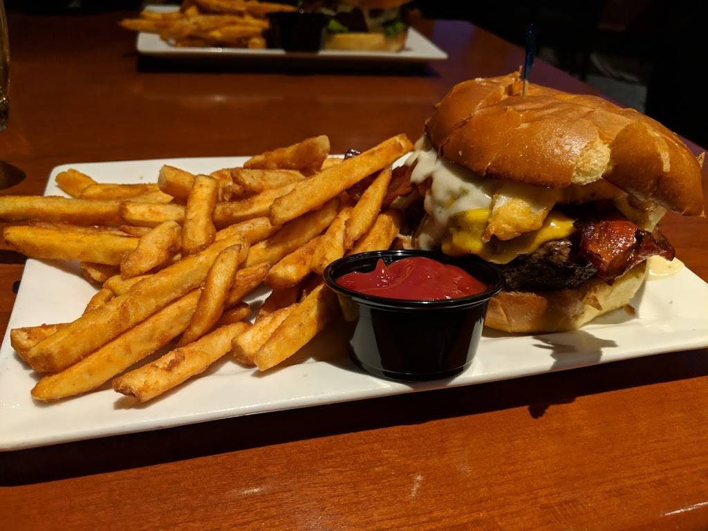 Lakes Tavern & Grill | restaurant | 9240 Hudson Rd, St Paul, MN 55125, USA | 6512872000 OR +1 651-287-2000