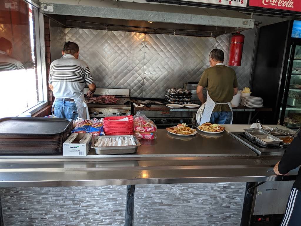 Columbine Steak House & Lounge | restaurant | 300 Federal Blvd, Denver, CO 80219, USA | 3039369110 OR +1 303-936-9110