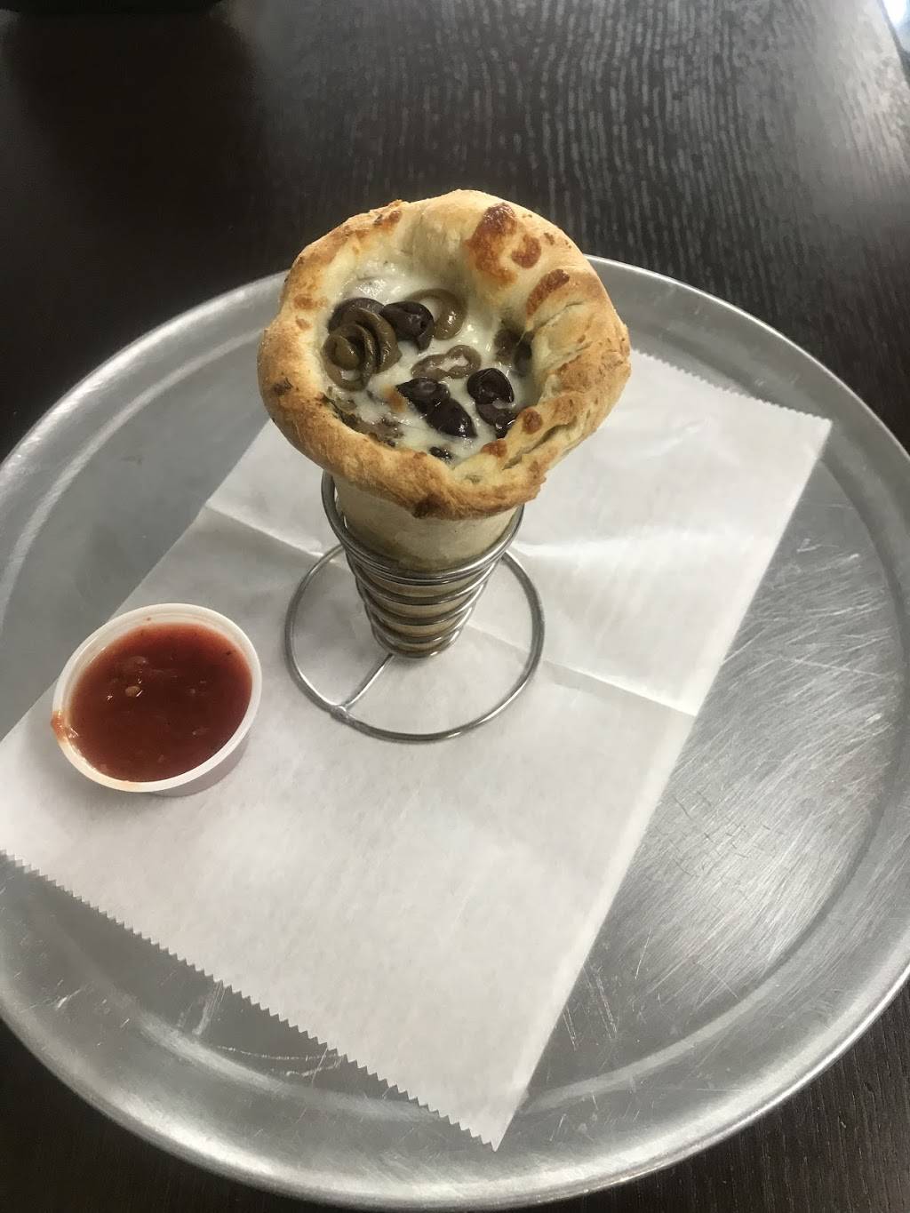 Salucci’s Brick Oven Pizza | restaurant | 38 S Atlantic Ave, Cocoa Beach, FL 32931, USA | 3216132304 OR +1 321-613-2304