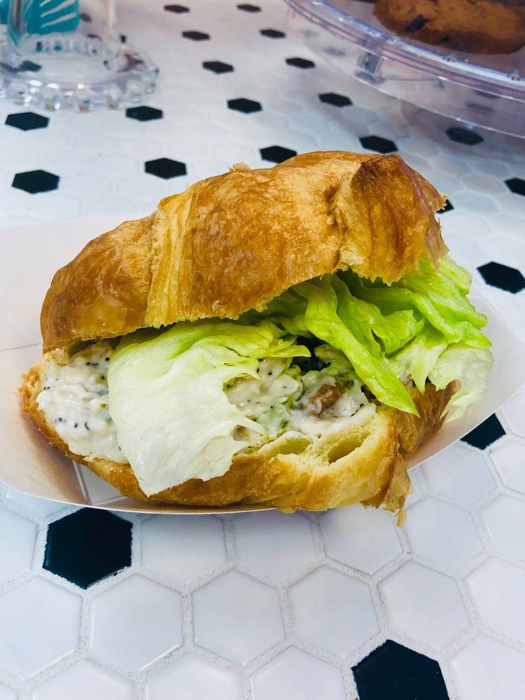 Sweeties at Verona Walk | cafe | 8090 Sorrento Ln #2, Naples, FL 34114, USA | 2393085903 OR +1 239-308-5903