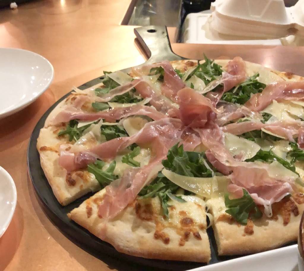 Fratelli’s Kitchen & Bar | restaurant | 443 Bridge St NW Suite 2, Grand Rapids, MI 49504, USA | 6165511332 OR +1 616-551-1332