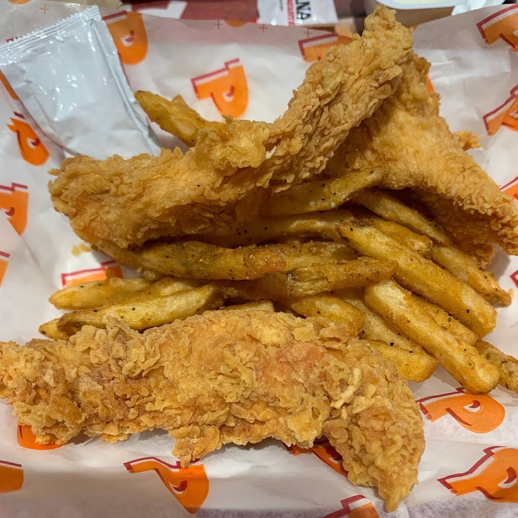 Popeyes | meal takeaway | 1448 Lawrence Ave E, Scarborough, ON M1R 4B7, Canada | 6473486644 OR +1 647-348-6644