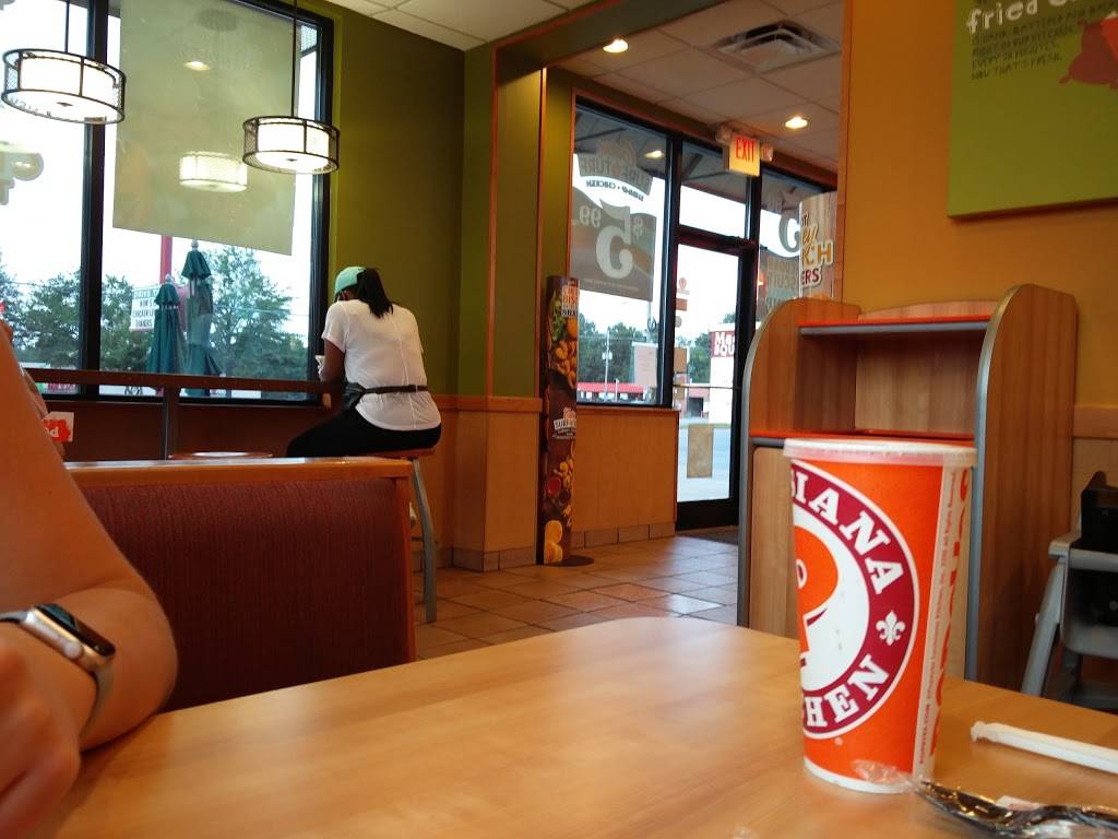 Popeyes Louisiana Kitchen | restaurant | 6175 Macon Rd, Memphis, TN 38134, USA | 9013864392 OR +1 901-386-4392