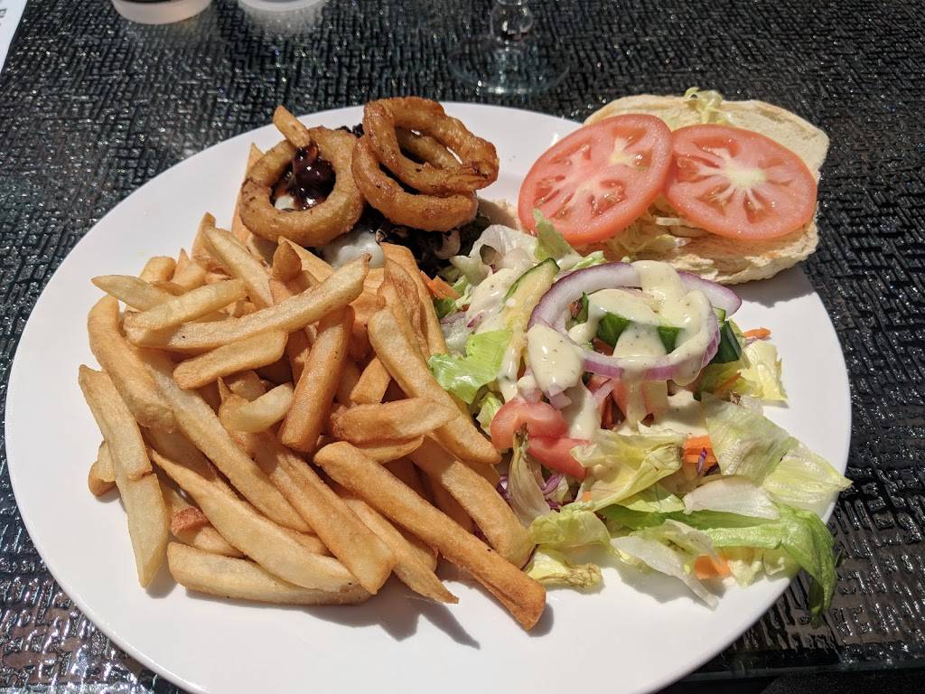 Flamingo Restaurant | restaurant | 435 OBrien Rd, Renfrew, ON K7V 3Z3, Canada | 6134324959 OR +1 613-432-4959