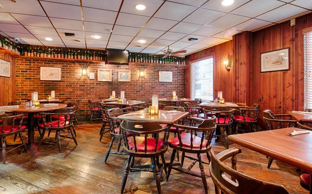 Country House | restaurant | 241 55th St, Clarendon Hills, IL 60514, USA | 6303251444 OR +1 630-325-1444