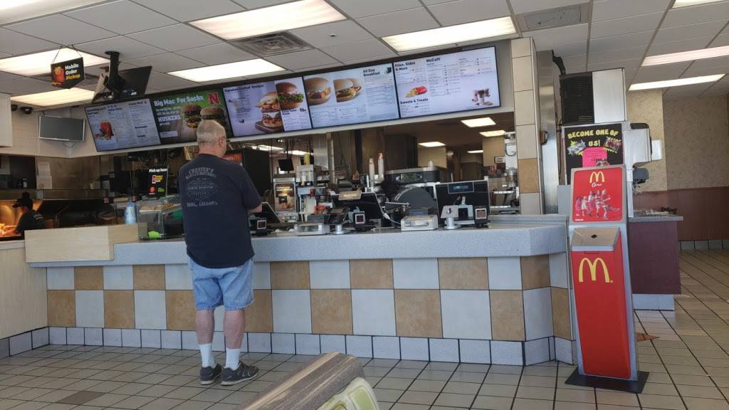 McDonalds | cafe | 4404 N 30th St, Omaha, NE 68111, USA | 4024513460 OR +1 402-451-3460