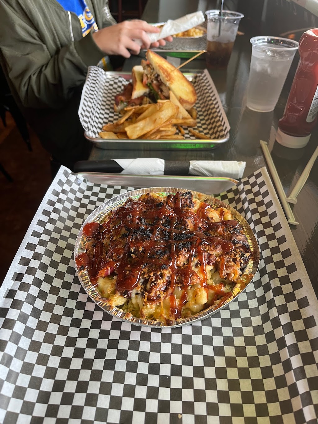 Spliffs Gastropub Bayard | restaurant | 14985 Old St Augustine Rd #108, Jacksonville, FL 32258, USA | 9043790636 OR +1 904-379-0636