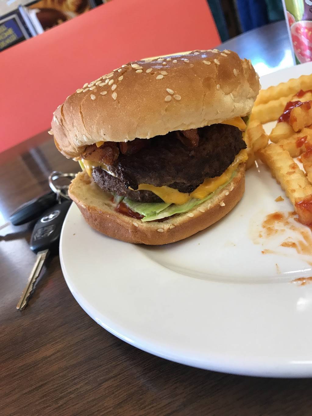 Happy Donuts | bakery | 2101 Van Ness Ave, San Francisco, CA 94109, USA | 4158007399 OR +1 415-800-7399