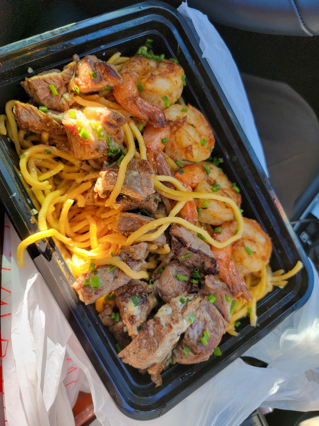 Bleu Kitchen Garlic Noodle Bar | restaurant | Parking, Parking lot, lot 7450 W Cheyenne Ave Suite 102, Las Vegas, NV 89129, USA | 7029923290 OR +1 702-992-3290