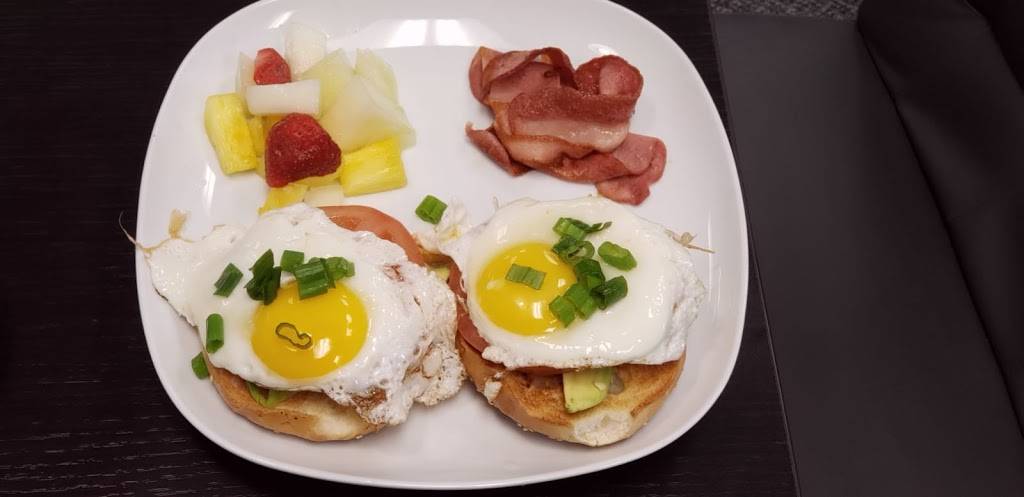 Zaffron Grill | restaurant | 901 Lansdowne St W, Peterborough, ON K9J 1Z5, Canada | 7057493234 OR +1 705-749-3234