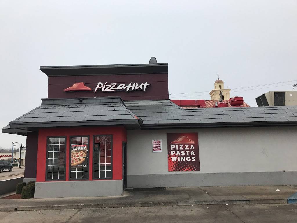 Pizza Hut | restaurant | 2400 W Berry St, Fort Worth, TX 76110, USA | 8179277027 OR +1 817-927-7027