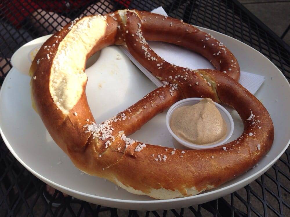 Old Munich Tavern | restaurant | 582 N Milwaukee Ave, Wheeling, IL 60090, USA | 8479472696 OR +1 847-947-2696