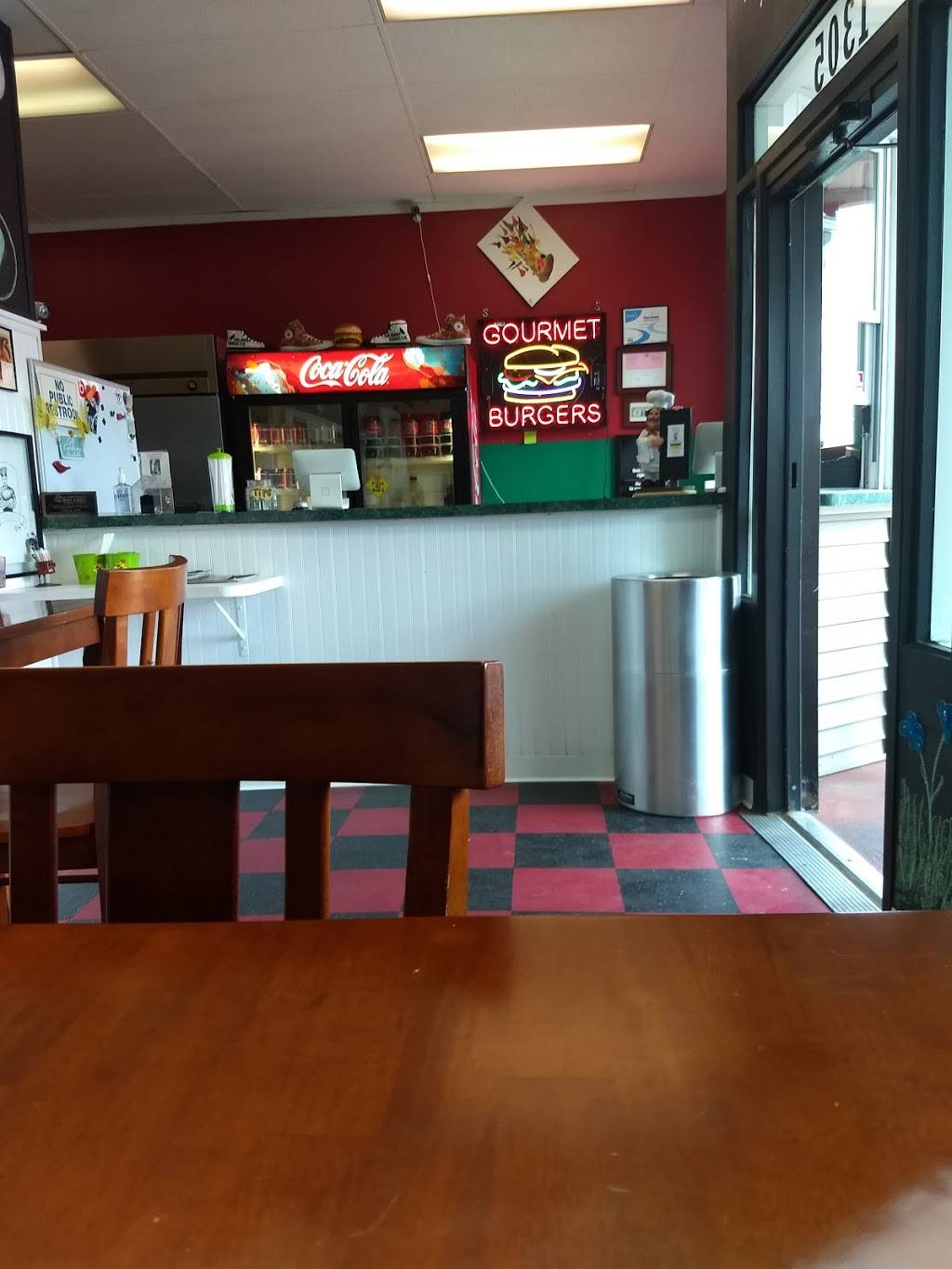 DAngelos | restaurant | 1305 Columbus Ave, Bay City, MI 48708, USA | 9898947117 OR +1 989-894-7117