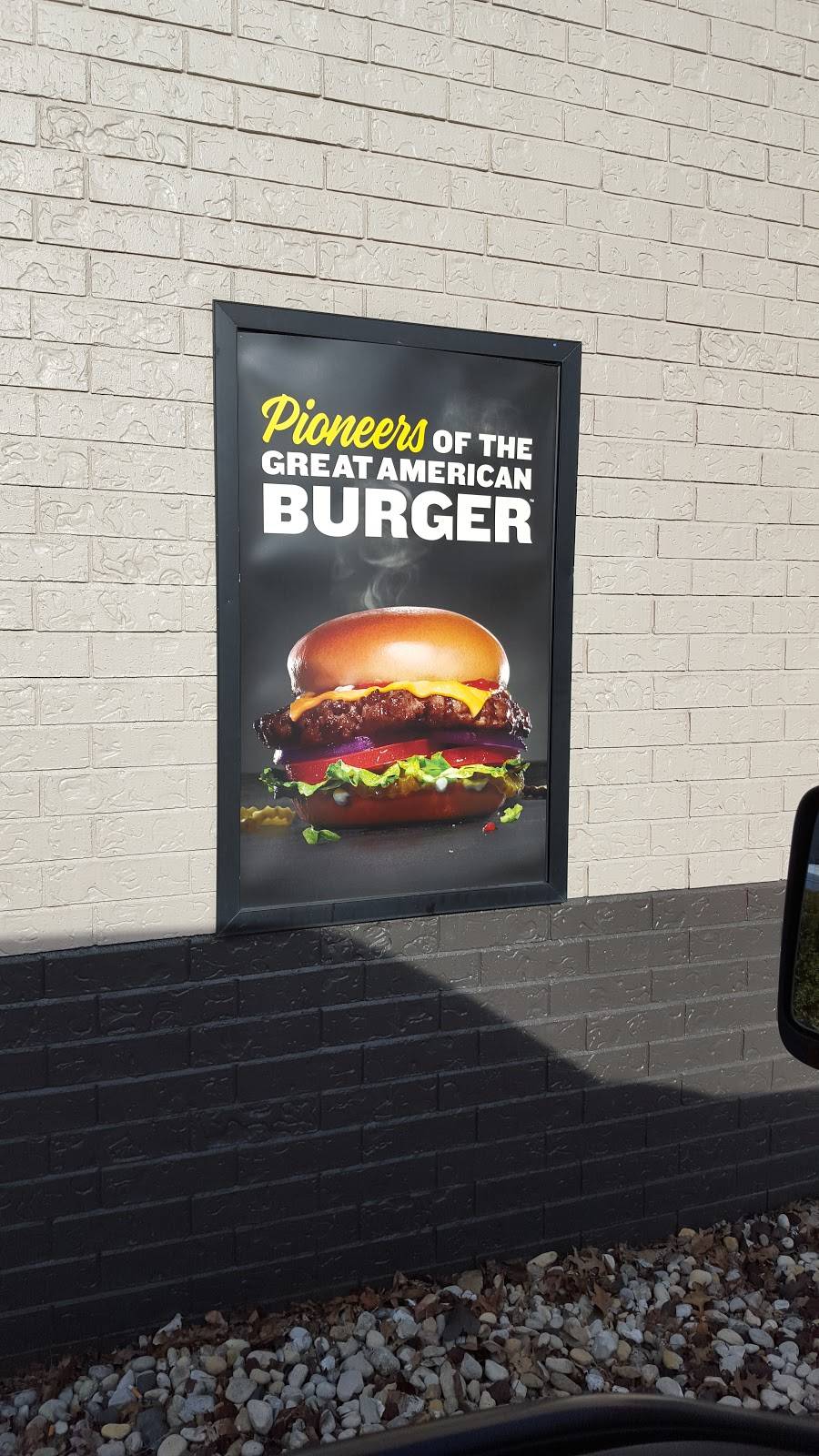 Hardees | restaurant | 300 US-50, Union, MO 63084, USA | 6365838330 OR +1 636-583-8330