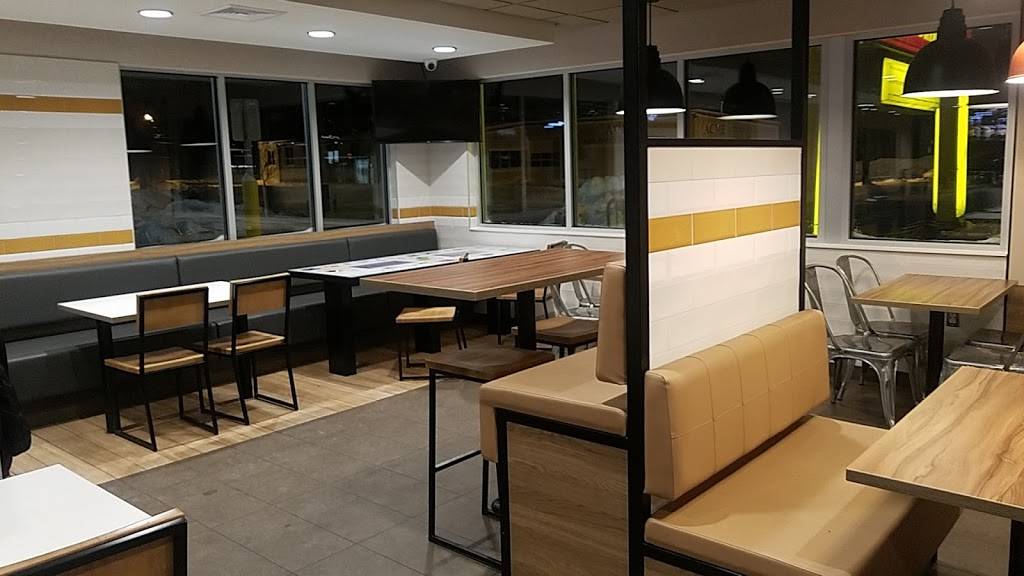 McDonalds | cafe | 221 King St, Northampton, MA 01060, USA | 4135845073 OR +1 413-584-5073