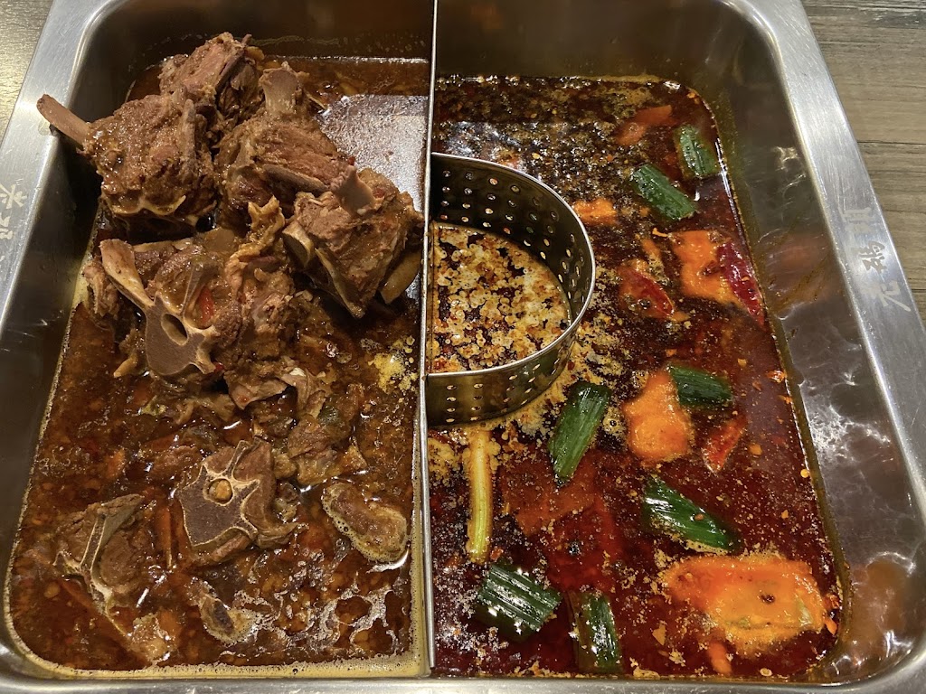 Sichuan Hot Pot 老码头 | restaurant | 4741 12th Ave NE, Seattle, WA 98105, USA | 2064207167 OR +1 206-420-7167