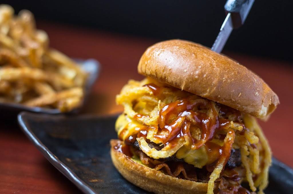 Coaches Burger Bar Salem | restaurant | 635 E State St, Salem, OH 44460, USA | 2345674880 OR +1 234-567-4880