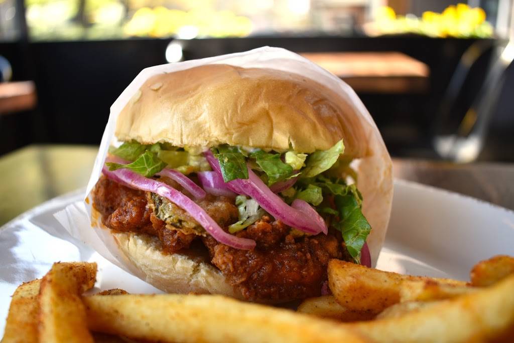 Myrtles Chicken and Beer | restaurant | 13 Market Square, Knoxville, TN 37902, USA | 8655072667 OR +1 865-507-2667