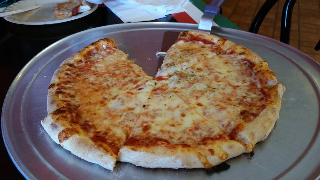 Leonardos Pizza | restaurant | 11051 N Port Washington Rd, Mequon, WI 53092, USA | 2622418557 OR +1 262-241-8557