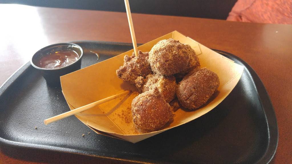 Kelseys Original Roadhouse | restaurant | 2206 Bank St, Ottawa, ON K1V 1J6, Canada | 6137369600 OR +1 613-736-9600