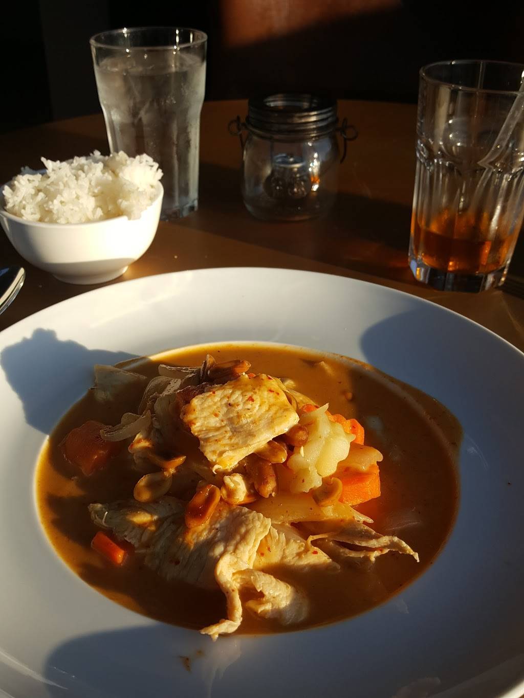 Thai Avenue Kitchen and Bar | restaurant | 552 Farmington Ave, Bristol, CT 06010, USA | 8608458240 OR +1 860-845-8240