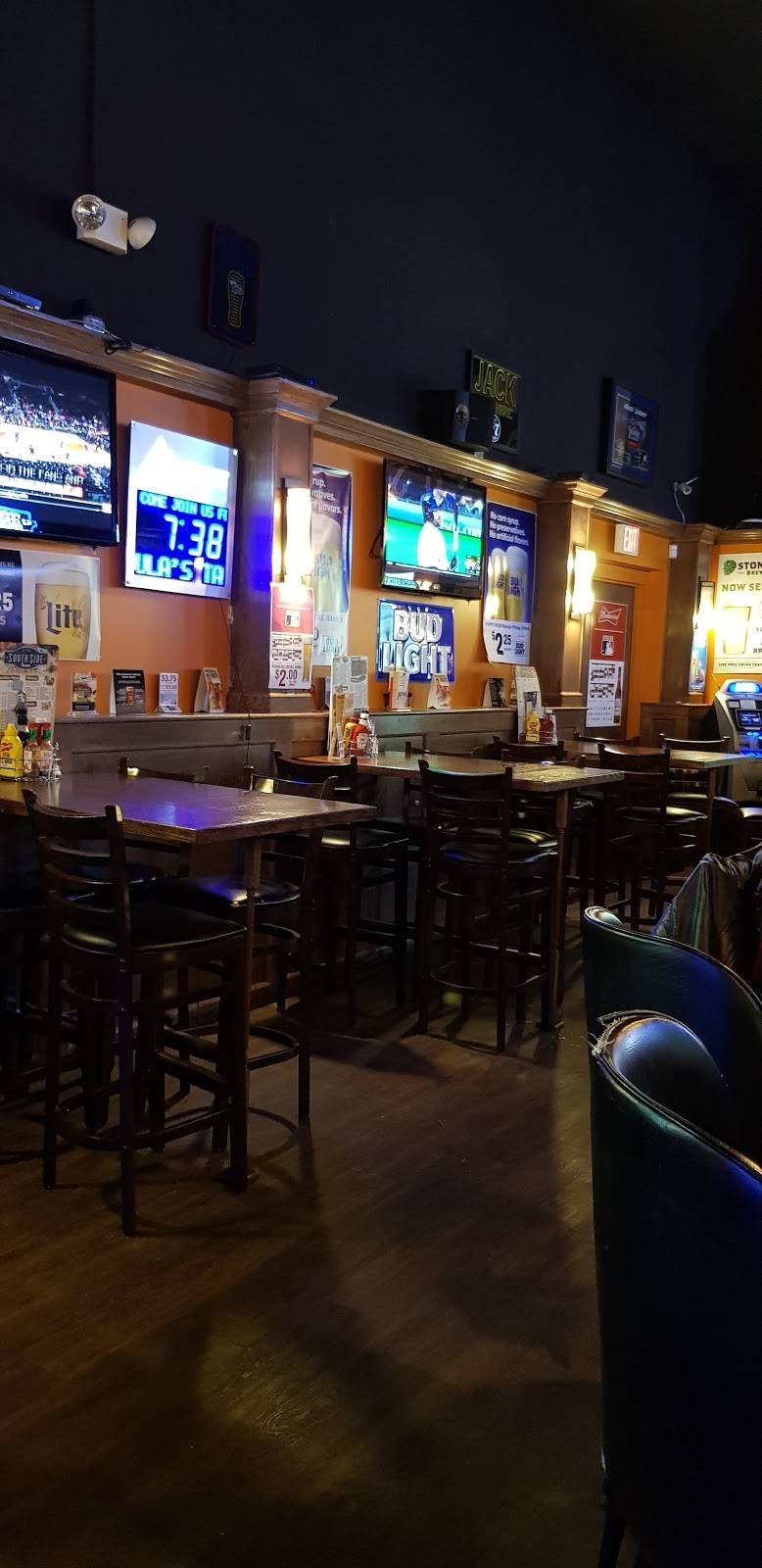 South Side Tavern | restaurant | 1279 S Willow St, Manchester, NH 03103, USA | 6039359947 OR +1 603-935-9947