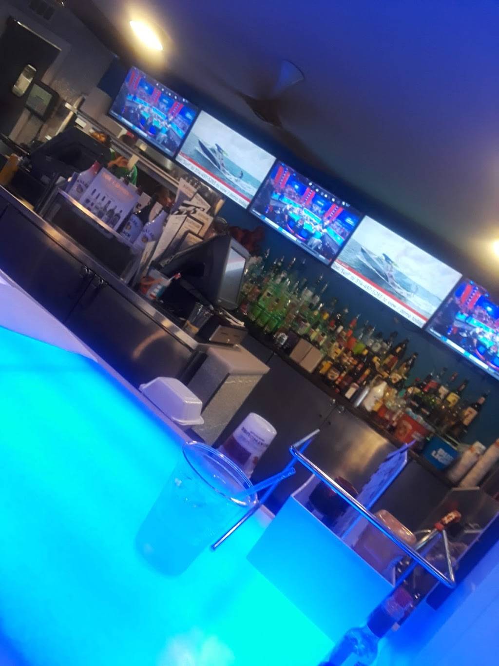 Boathouse Lakeside Bar & Grill | restaurant | 107 Village Marina Rd, Eldon, MO 65026, USA | 5735529464 OR +1 573-552-9464