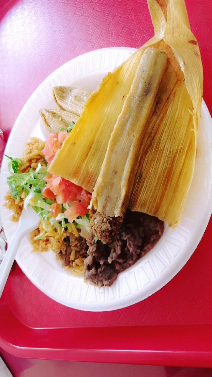 Tellez Tamales & Barbacoa | restaurant | 1737 S General McMullen Dr, San Antonio, TX 78237, USA | 2104331367 OR +1 210-433-1367
