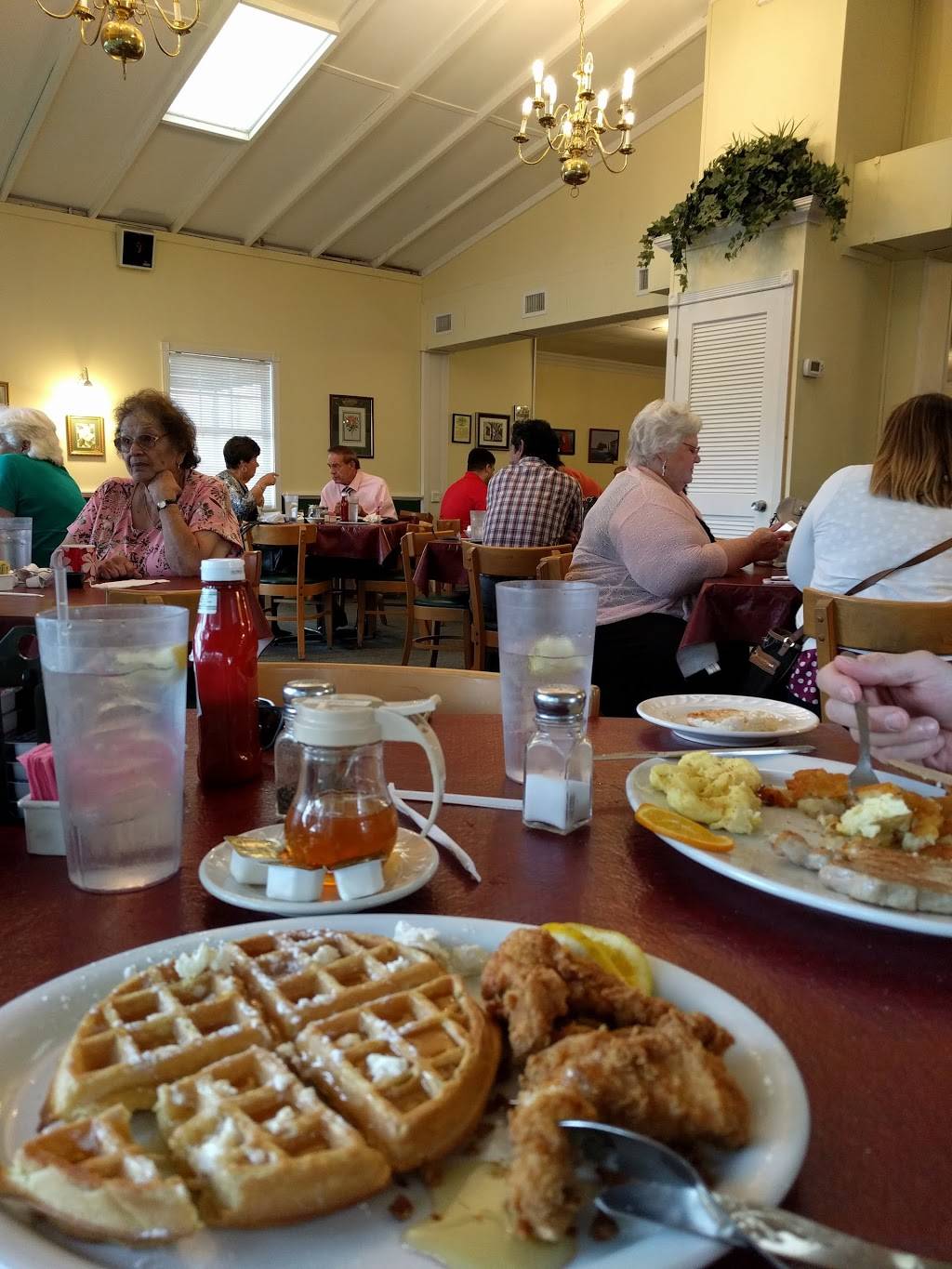 Pengrees Restaurant | restaurant | 556 Kingsley Ave, Orange Park, FL 32073, USA | 9042780089 OR +1 904-278-0089