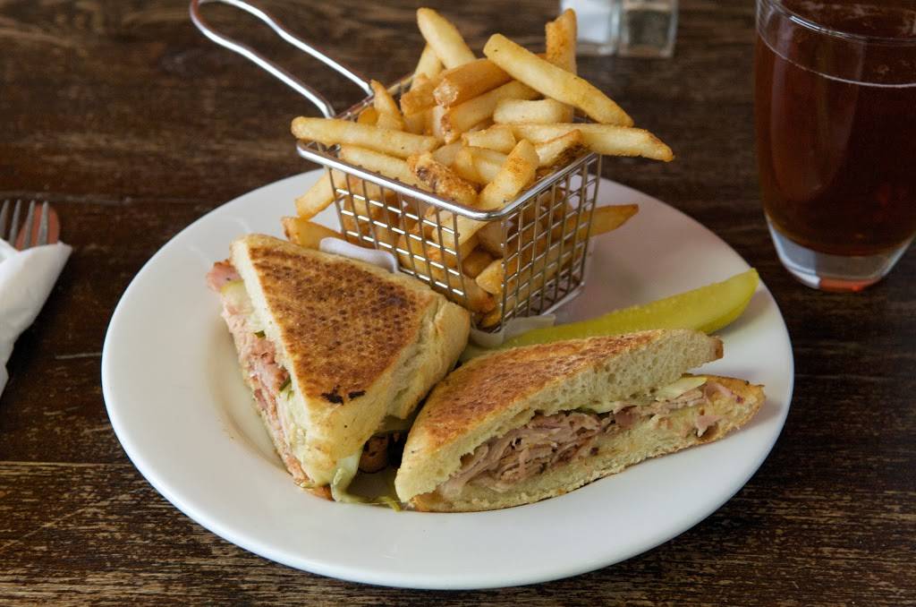 Blue Rooster Café | cafe | 1372 Cape St Claire Rd, Annapolis, MD 21409, USA | 4107575232 OR +1 410-757-5232