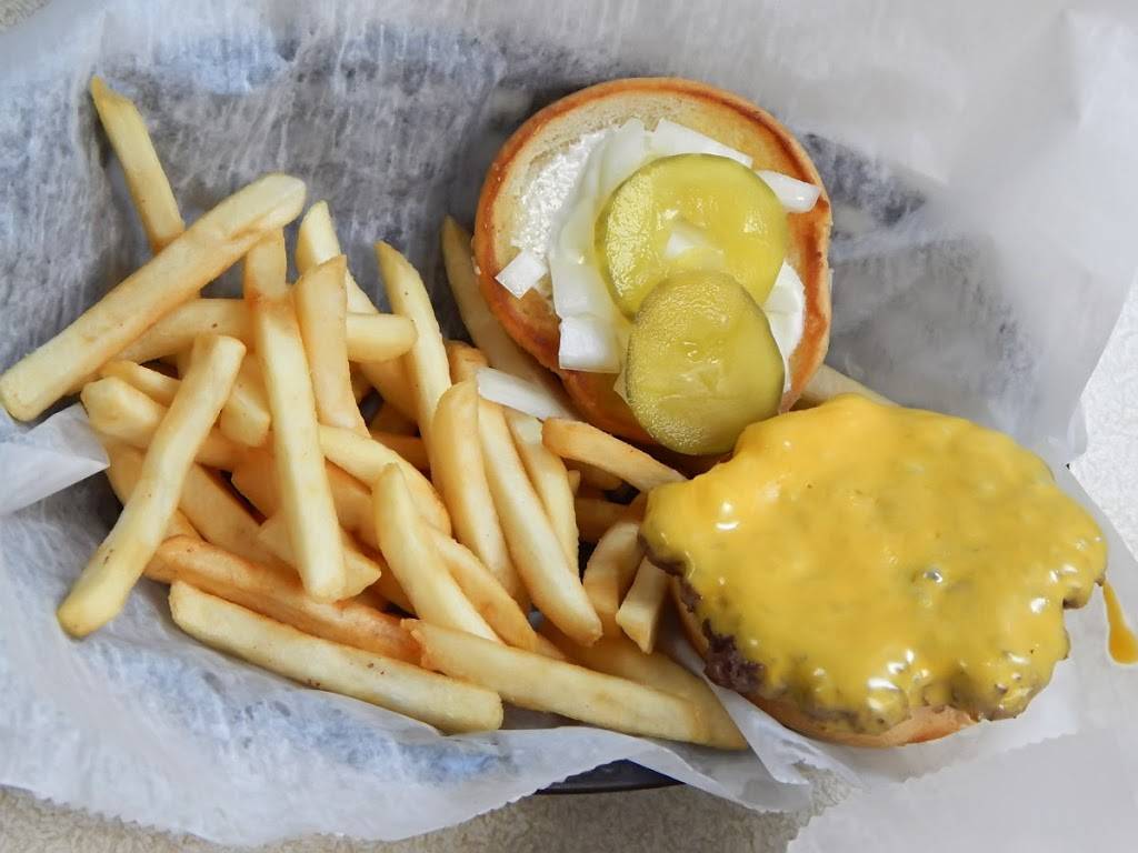 Chuckies Bay County Flea Market | restaurant | 108 Adams St, Bay City, MI 48708, USA | 9898930541 OR +1 989-893-0541