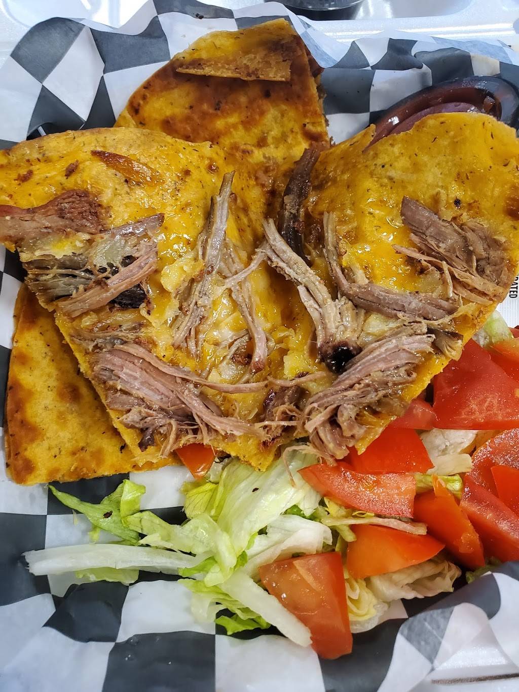 Center Street Grill & Smokehouse | restaurant | 301 W Center St, Kingsport, TN 37660, USA | 4232477447 OR +1 423-247-7447