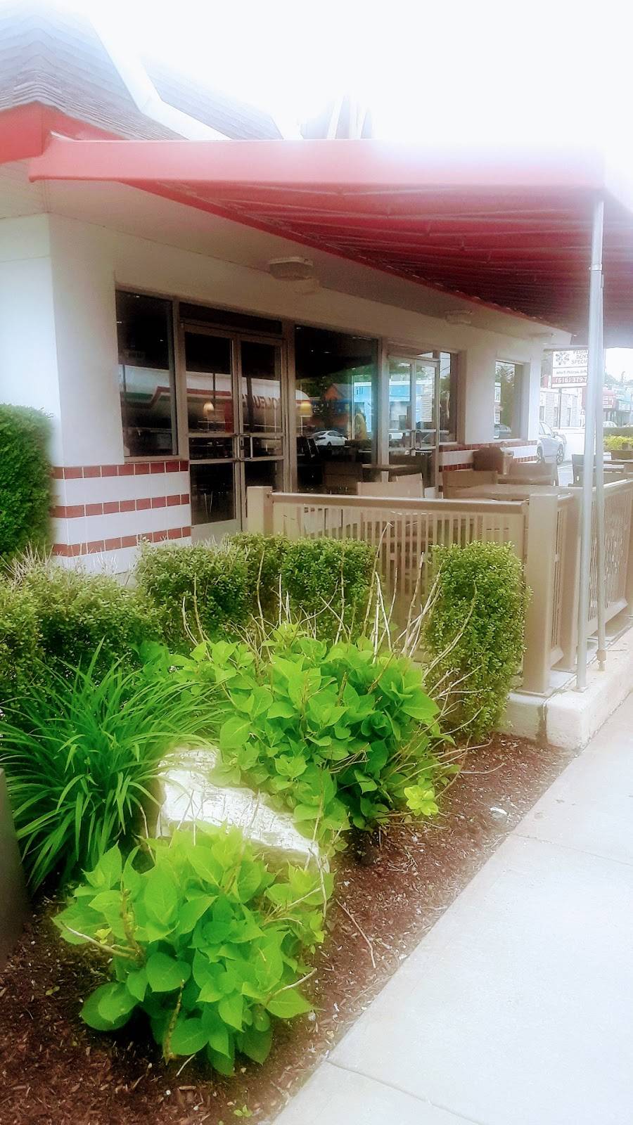 McDonalds | cafe | 1813 Merrick Rd, Merrick, NY 11566, USA | 5168684446 OR +1 516-868-4446