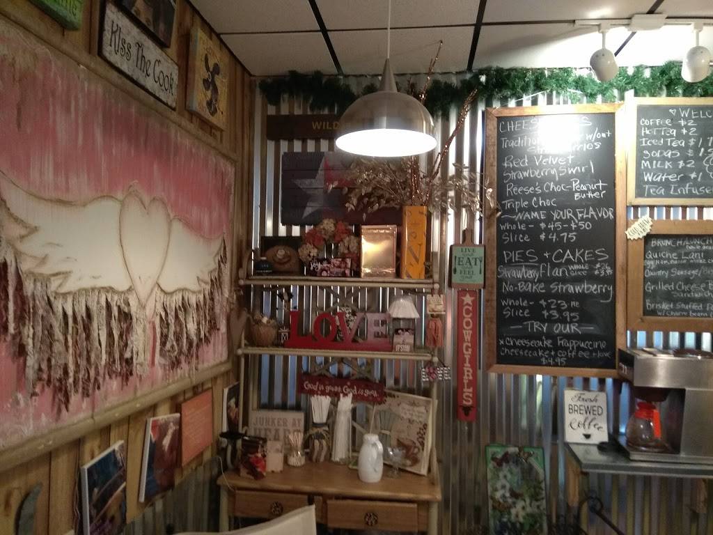 Lanis Cheesecakes & Coffee House | restaurant | 510 TX-27, Comfort, TX 78013, USA | 8309955264 OR +1 830-995-5264