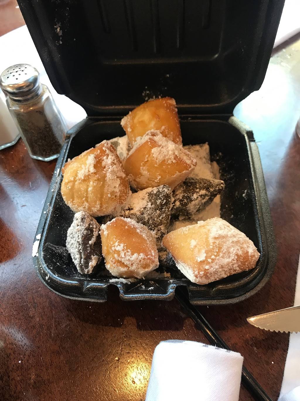 Legacy Kitchen Oyster Counter And Tap | restaurant | 817 Common St, New Orleans, LA 70112, USA | 5048271651 OR +1 504-827-1651