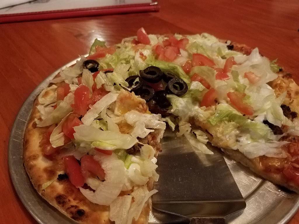 Pirates Cove | restaurant | 108 Mt Vernon Ave, Mt Vernon, OH 43050, USA | 7403935000 OR +1 740-393-5000