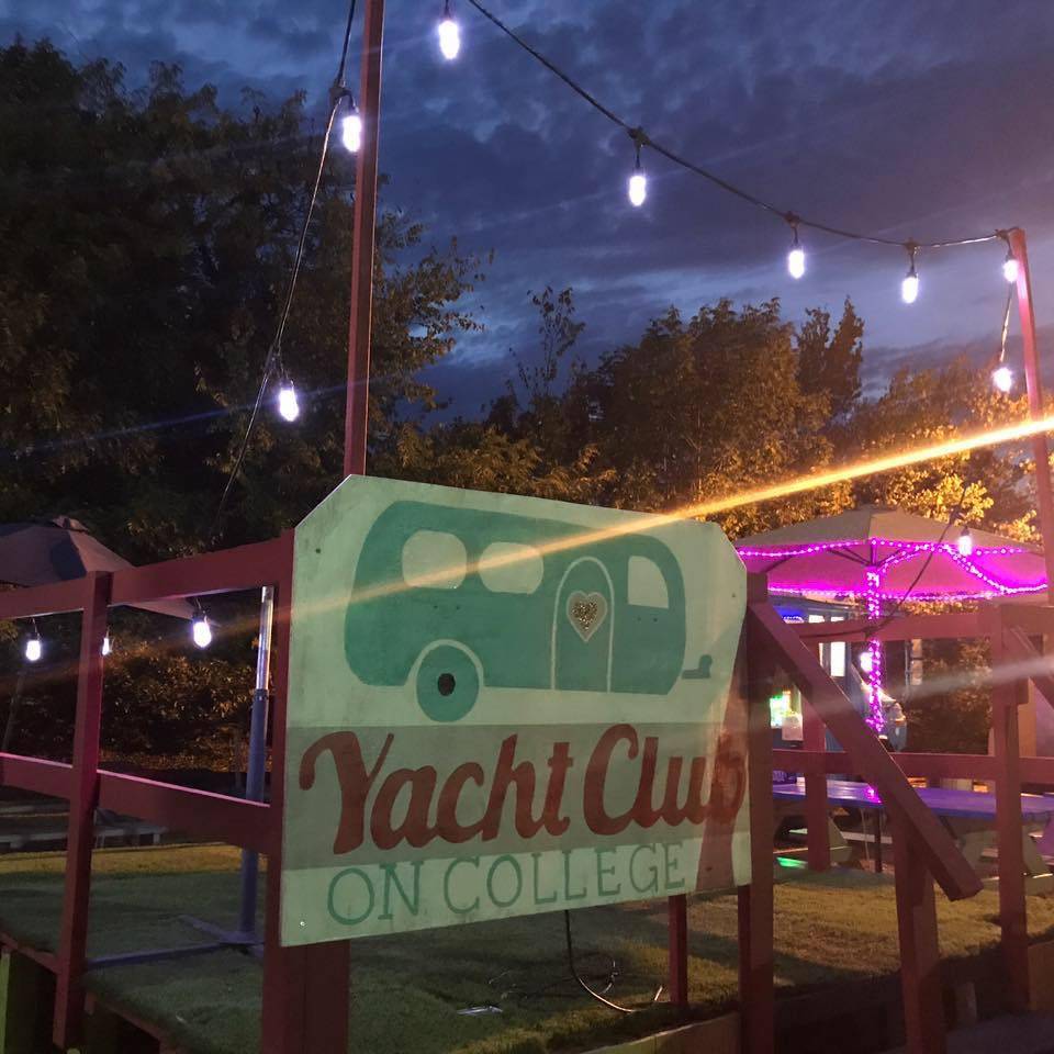 Dots Nashville Hot Chicken | restaurant | 617 N College Ave, Fayetteville, AR 72701, USA | 4794455885 OR +1 479-445-5885