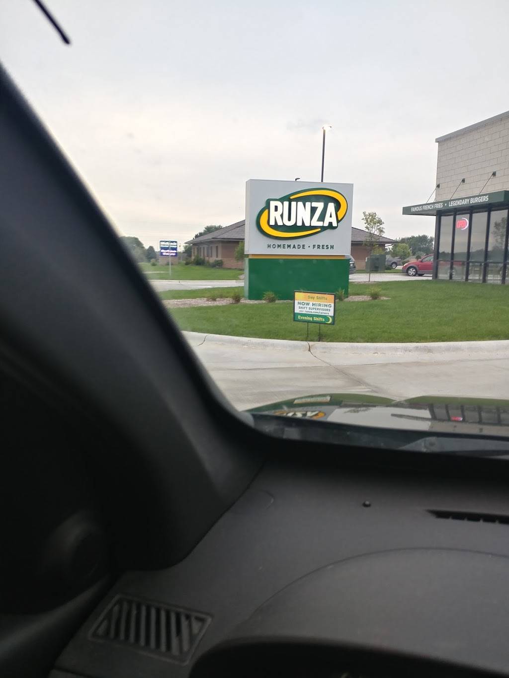 Runza Restaurant | restaurant | 12140 S 216th Plaza, Gretna, NE 68028, USA | 4029339827 OR +1 402-933-9827