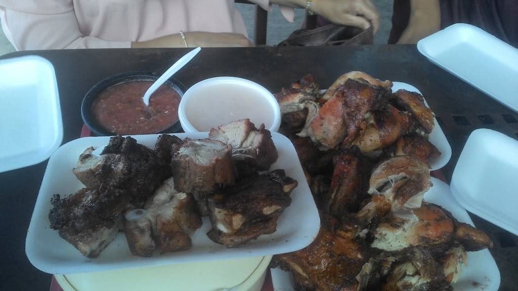 Pollos El Leñador | restaurant | Calle Esmeralda 1128, California, 22890 Ensenada, B.C., Mexico | 016461207746 OR +52 646 120 7746