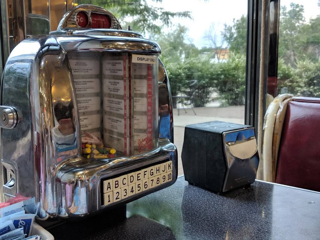 Johnny Rockets | restaurant | 3000 E 1st Ave Space. 113, Denver, CO 80206, USA | 3033995522 OR +1 303-399-5522