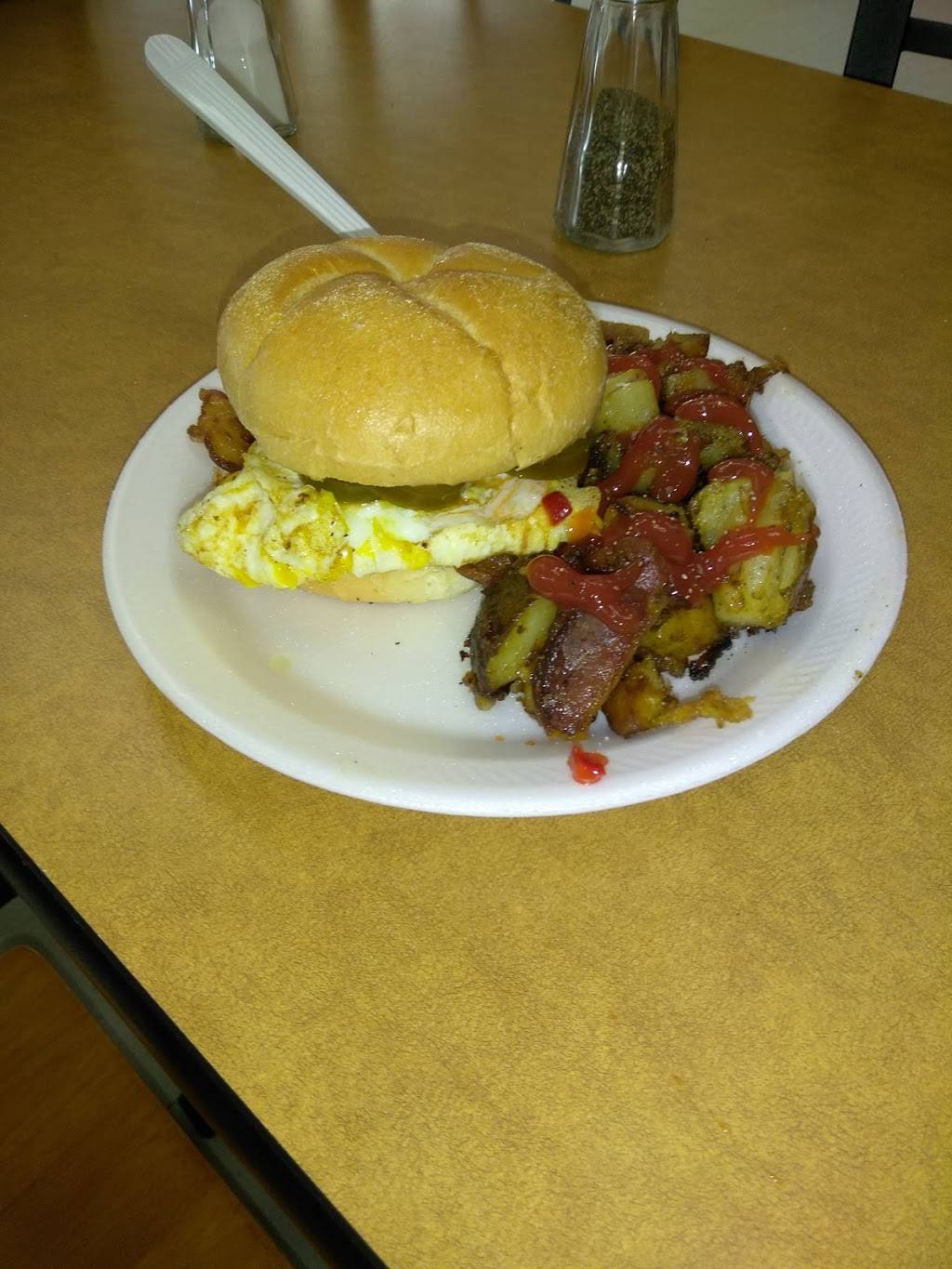 Chefs Dog House | restaurant | 337 Willard Ave, Newington, CT 06111, USA | 8606673700 OR +1 860-667-3700