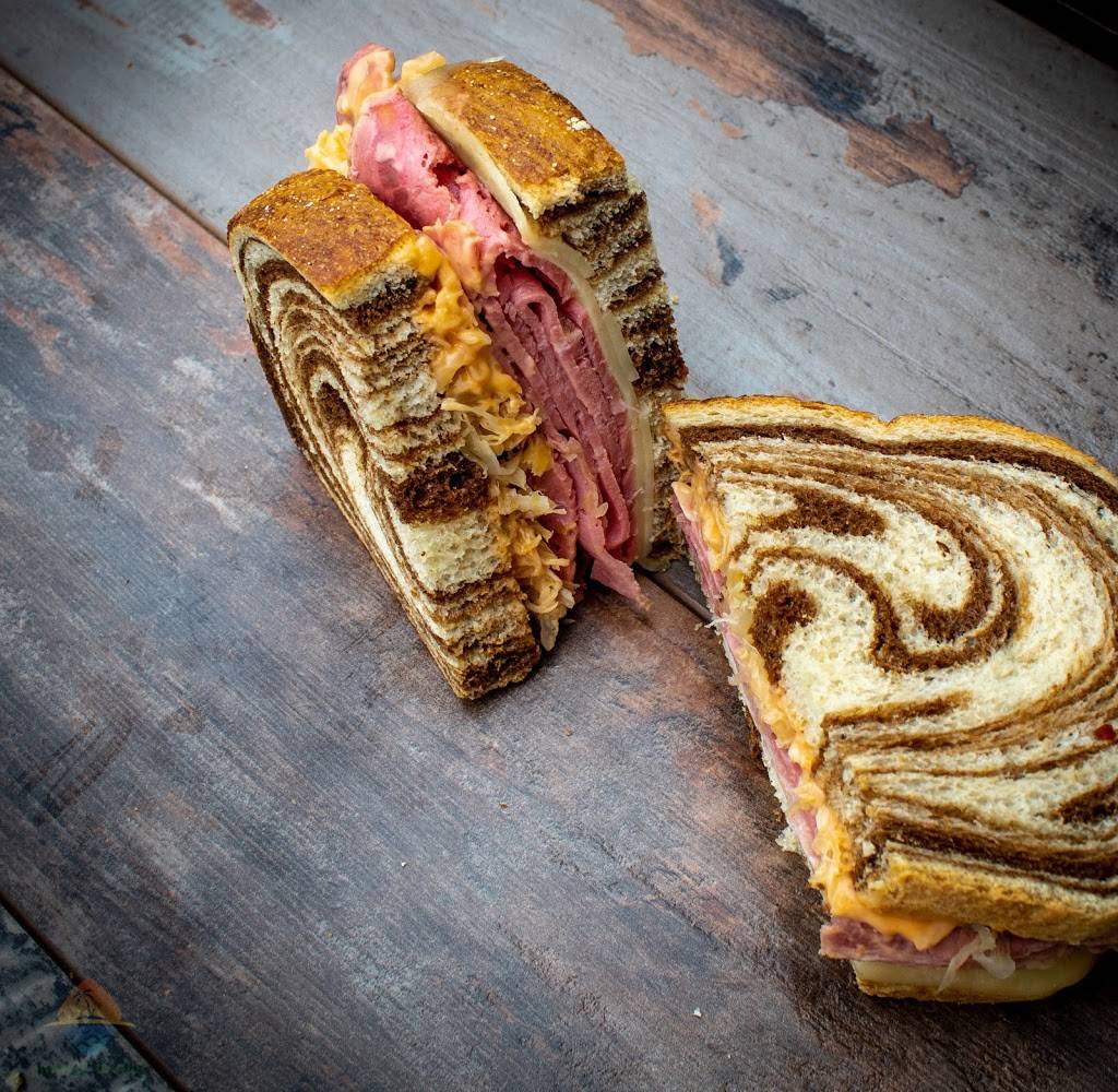 Sue Sues Sandwich Shop | restaurant | 909 N Locust Ave, Lawrenceburg, TN 38464, USA | 9317628879 OR +1 931-762-8879