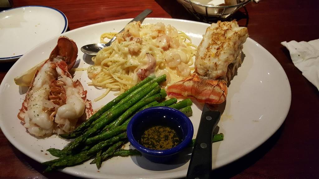 Red Lobster | restaurant | Co Shopping Center, 2555 E Market St, York, PA 17402, USA | 7177576624 OR +1 717-757-6624