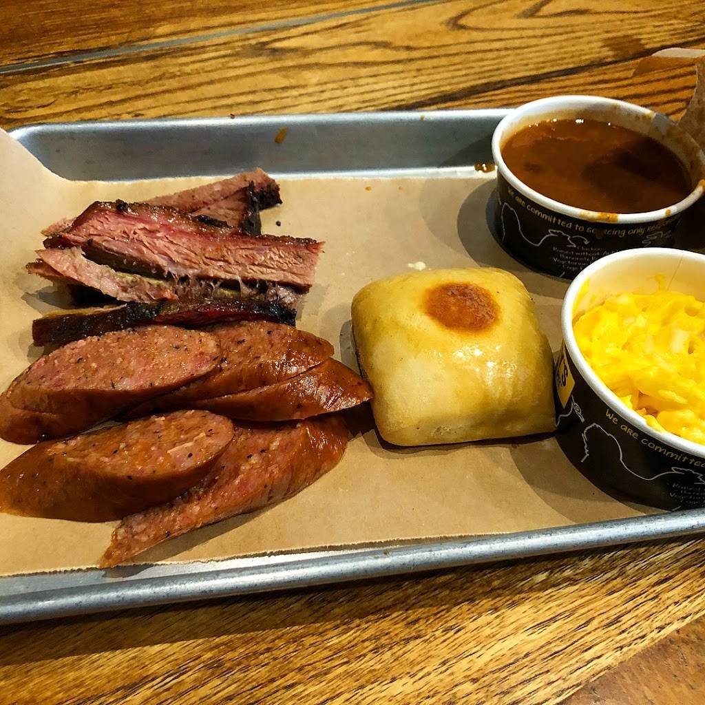 Dickeys Barbecue Pit | restaurant | 19201 Bear Valley Rd, Apple Valley, CA 92308, USA | 7602405556 OR +1 760-240-5556
